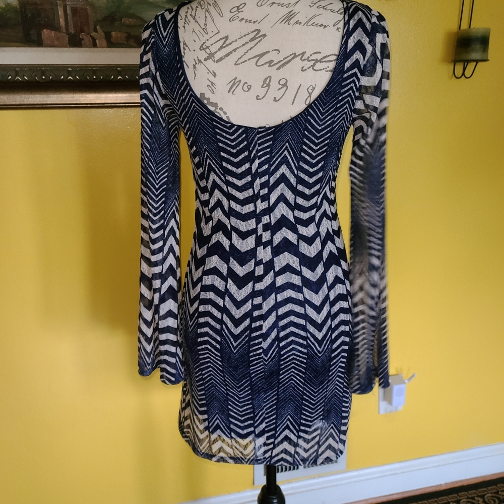 Dress - Picture 2 of 7